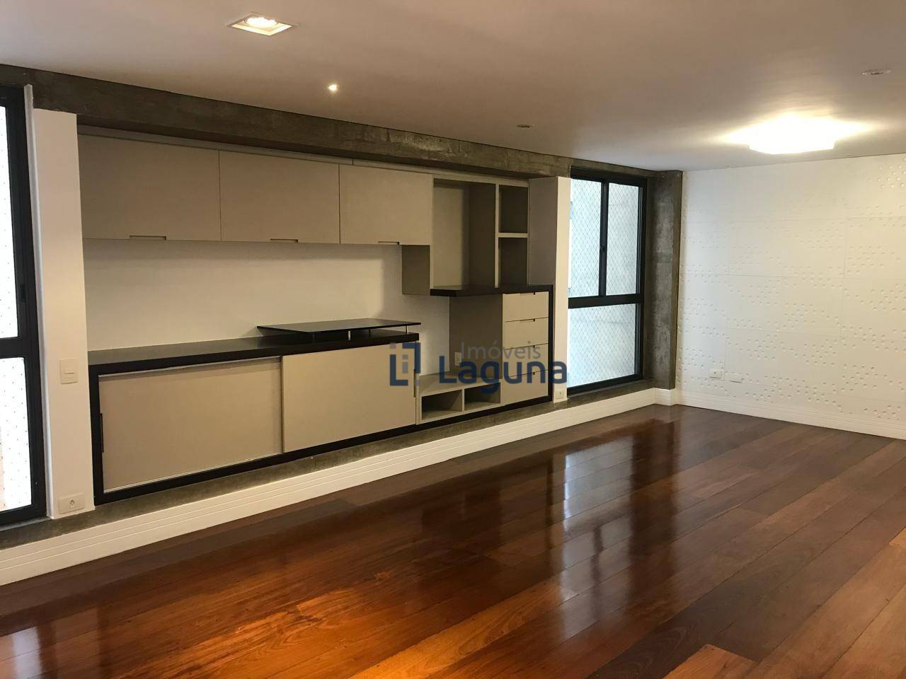 Apartamento para alugar com 3 quartos, 120m² - Foto 2