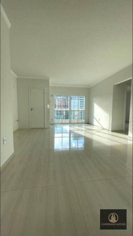 Apartamento à venda com 2 quartos, 67m² - Foto 1