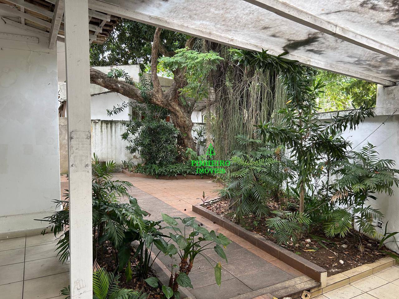 Casa à venda e aluguel com 2 quartos, 250m² - Foto 18