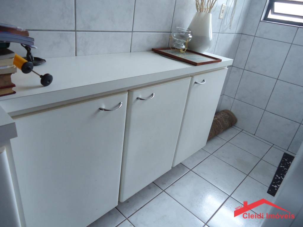 Apartamento para alugar com 2 quartos, 70m² - Foto 12