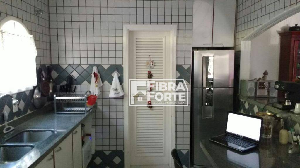 Casa de Condomínio à venda com 3 quartos, 300m² - Foto 13