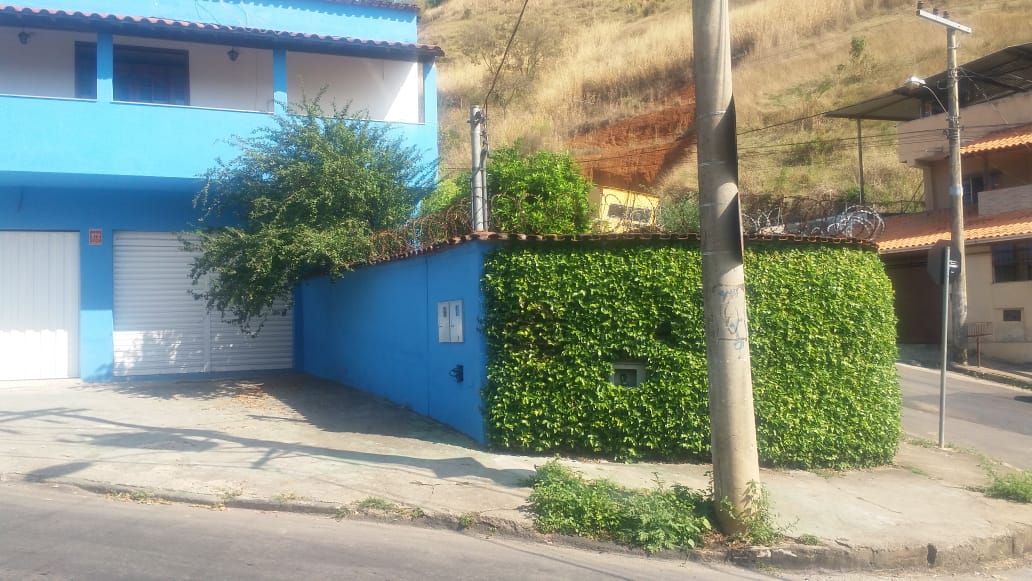 Casa à venda com 4 quartos, 300m² - Foto 2