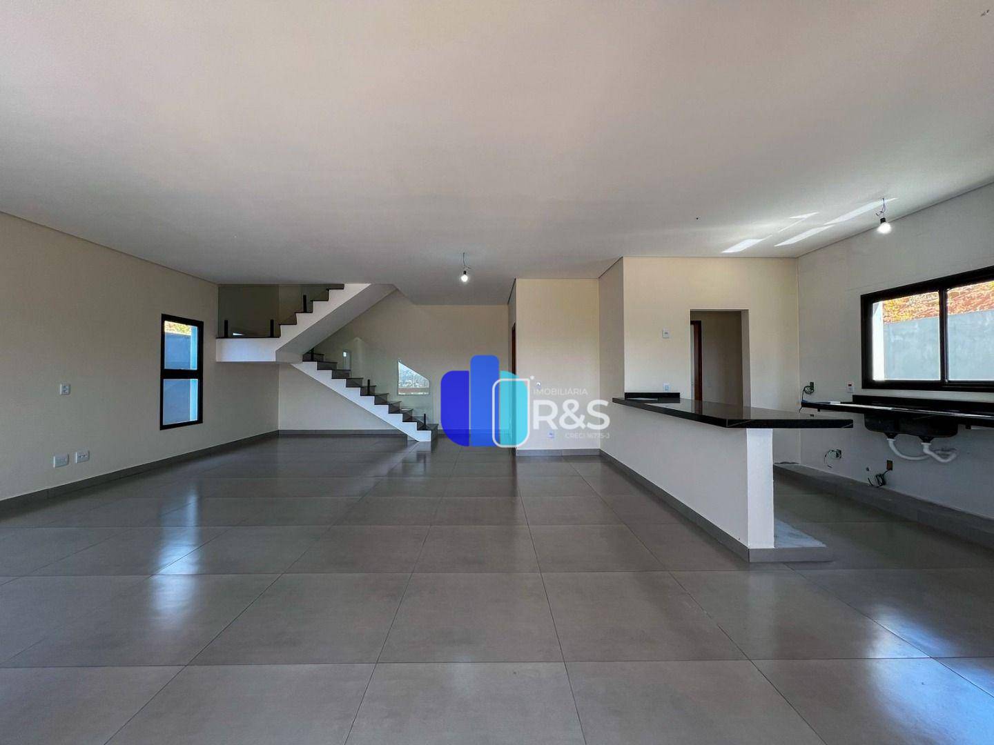 Casa à venda com 3 quartos, 209m² - Foto 4