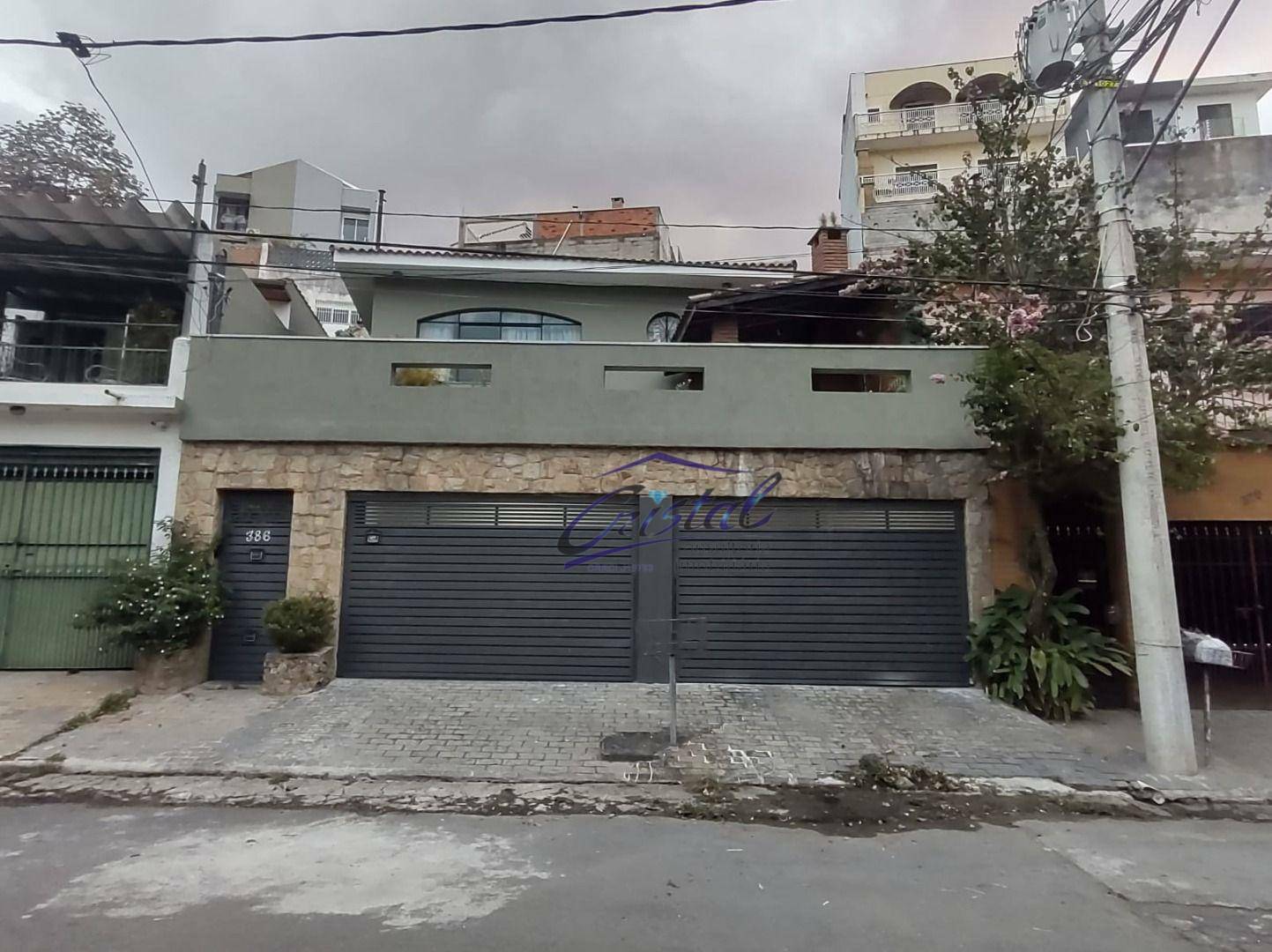 Casa à venda com 3 quartos, 208m² - Foto 1