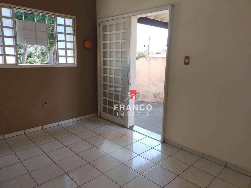 Casa à venda com 3 quartos, 229m² - Foto 25