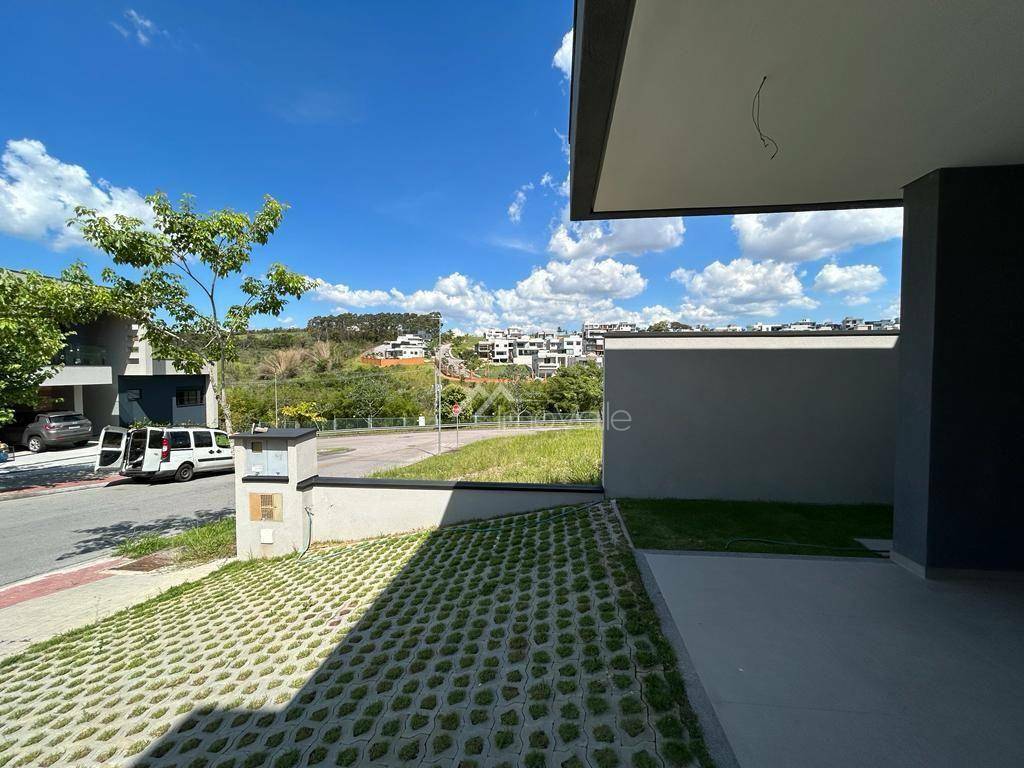 Casa de Condomínio à venda com 3 quartos, 220m² - Foto 2