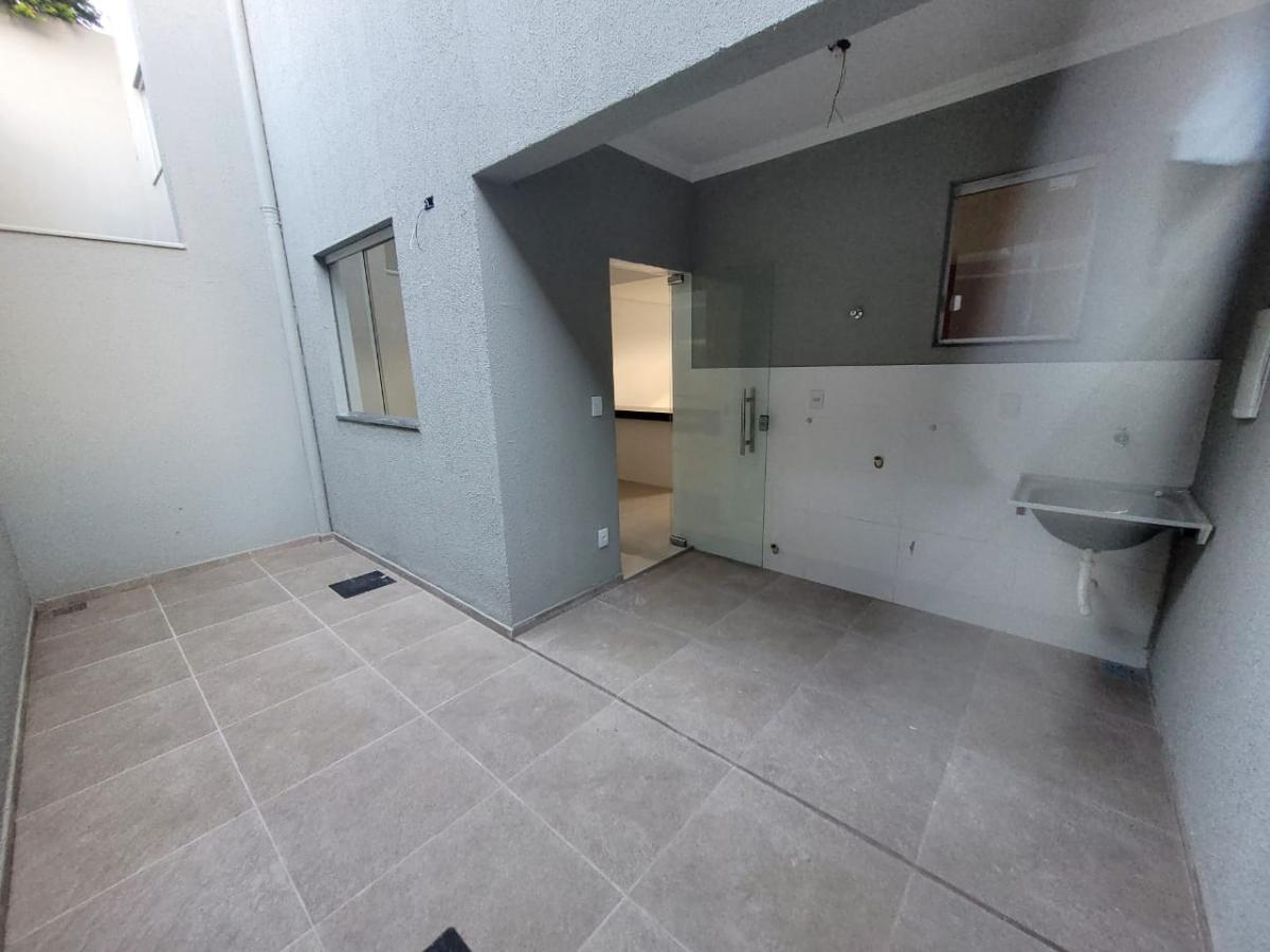 Casa à venda com 3 quartos, 120m² - Foto 4