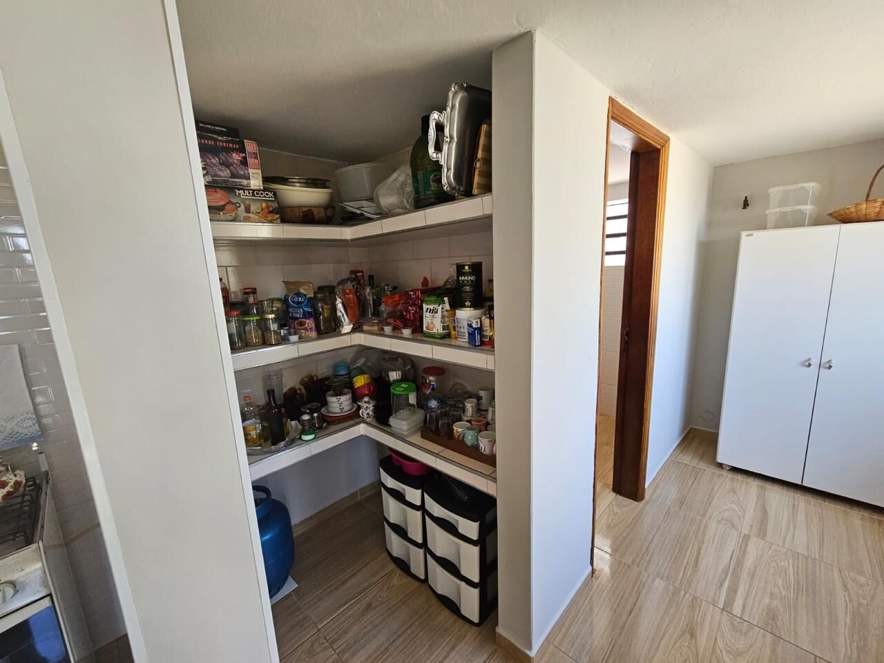 Casa à venda com 3 quartos, 220m² - Foto 2