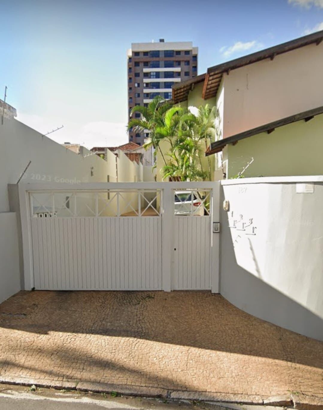 Casa para alugar com 3 quartos, 197m² - Foto 1