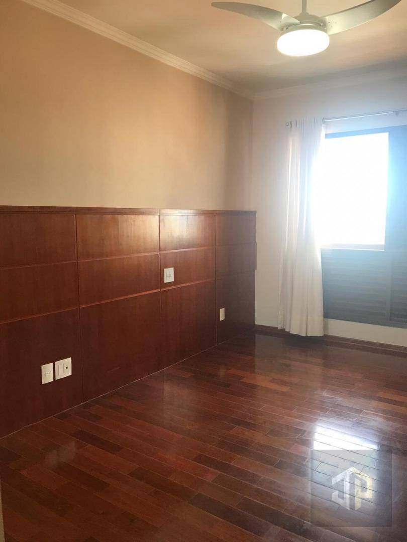 Apartamento à venda com 3 quartos, 213m² - Foto 19