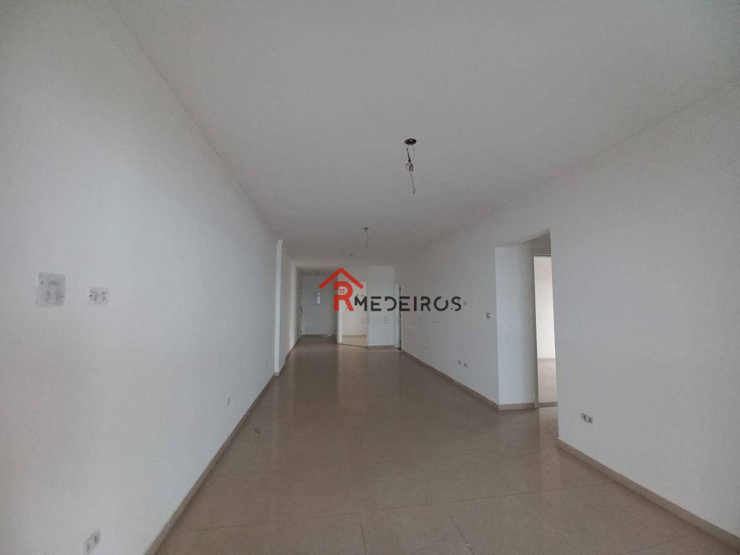 Apartamento à venda com 3 quartos, 173m² - Foto 2