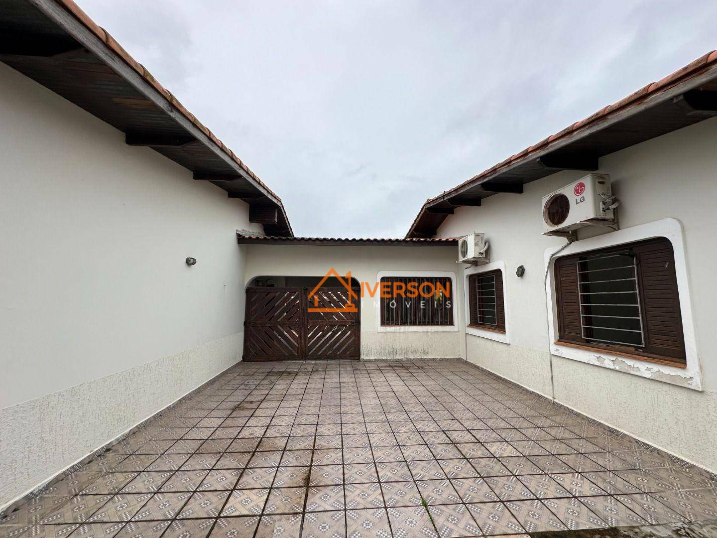 Casa à venda com 3 quartos, 340m² - Foto 3