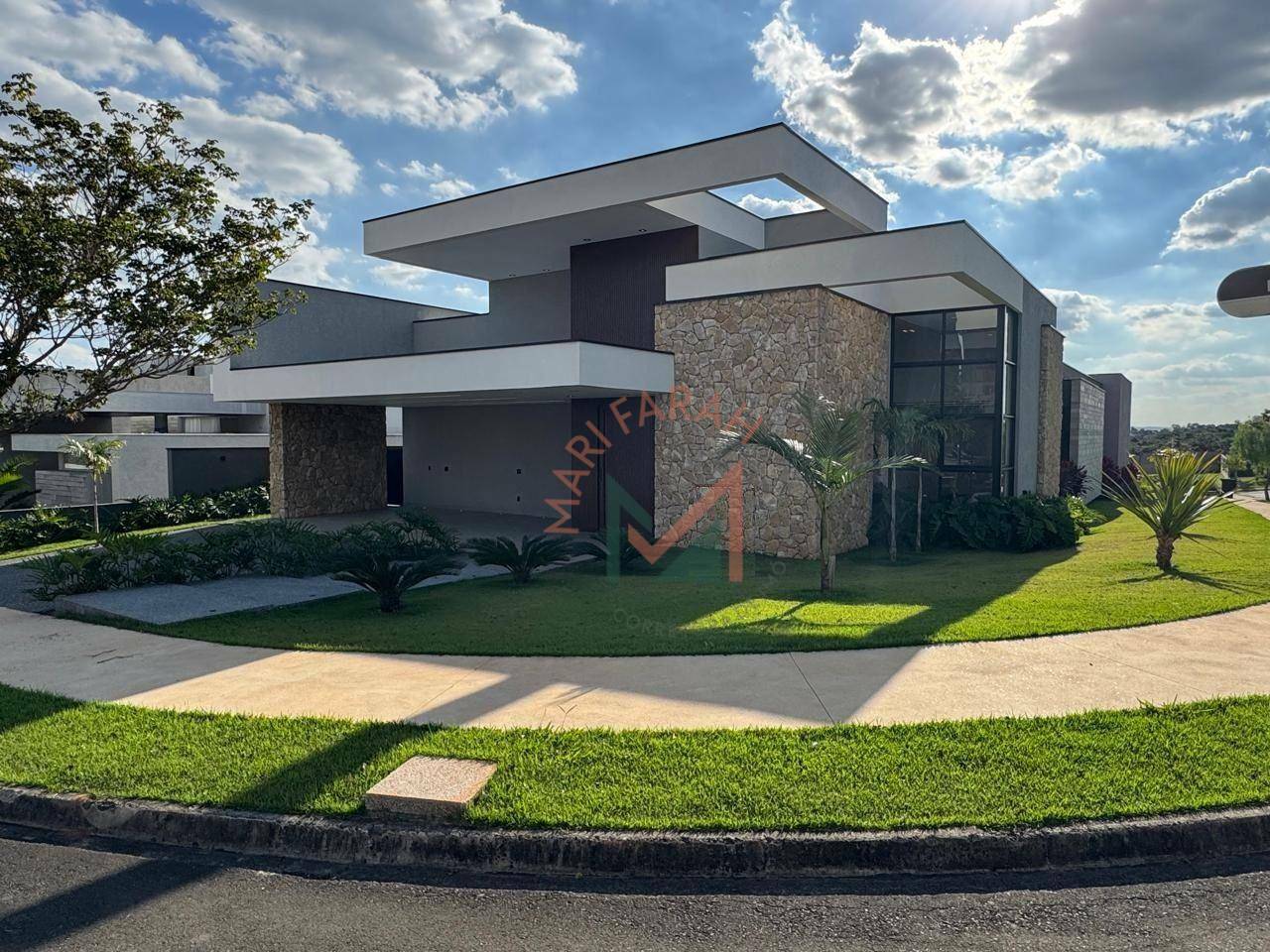 Casa de Condomínio à venda com 4 quartos, 566m² - Foto 1