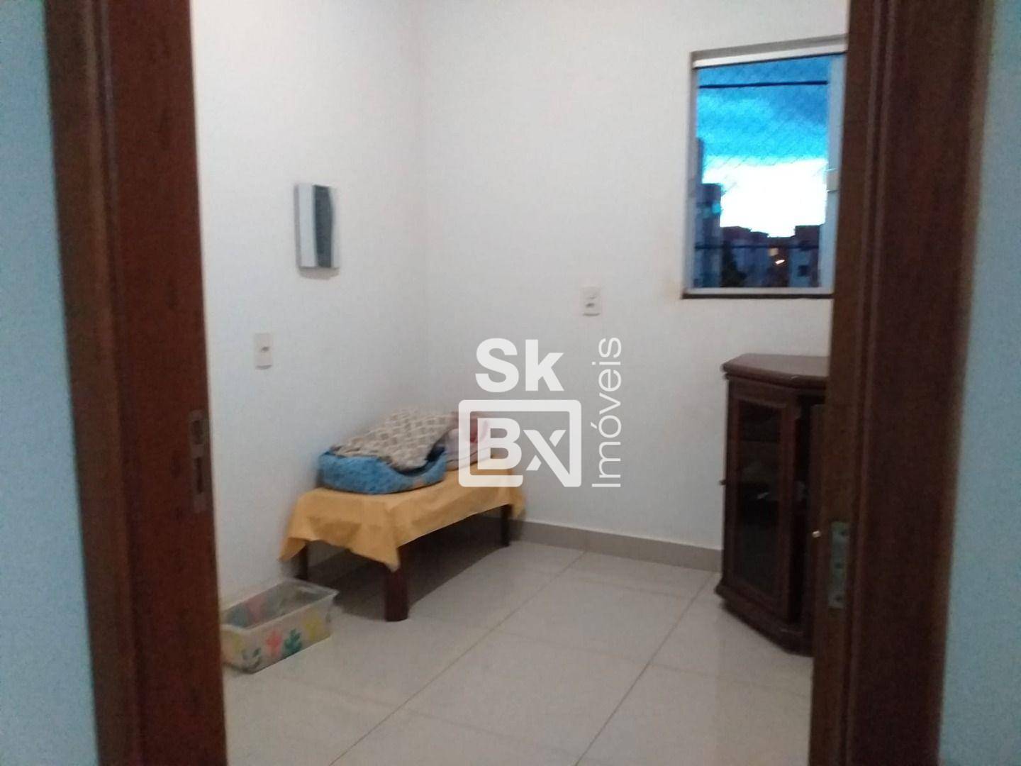 Casa à venda com 4 quartos, 550m² - Foto 4