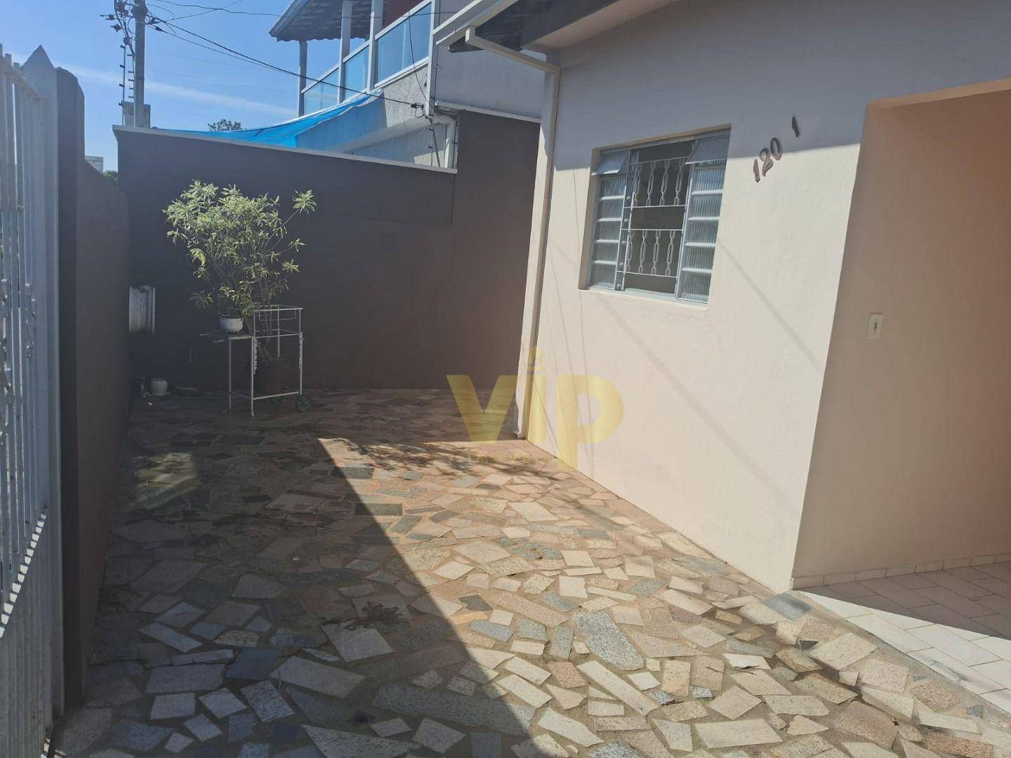 Casa à venda com 3 quartos, 140m² - Foto 1