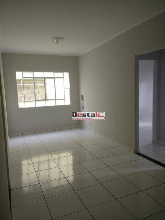 Apartamento à venda com 2 quartos, 67m² - Foto 3