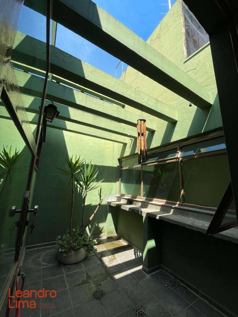 Casa à venda com 4 quartos, 350m² - Foto 14