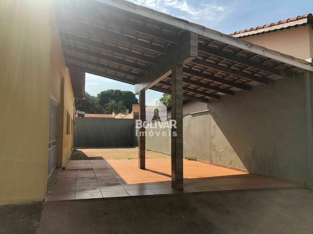 Casa à venda com 3 quartos, 250m² - Foto 4