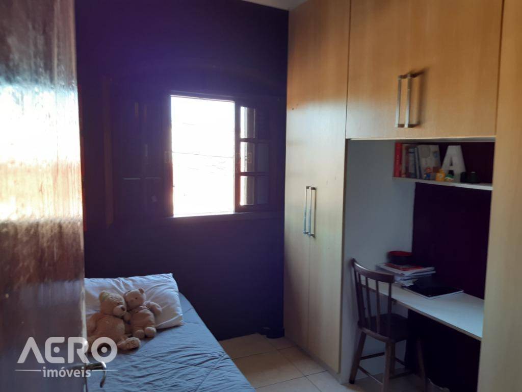 Casa à venda com 3 quartos, 297m² - Foto 4