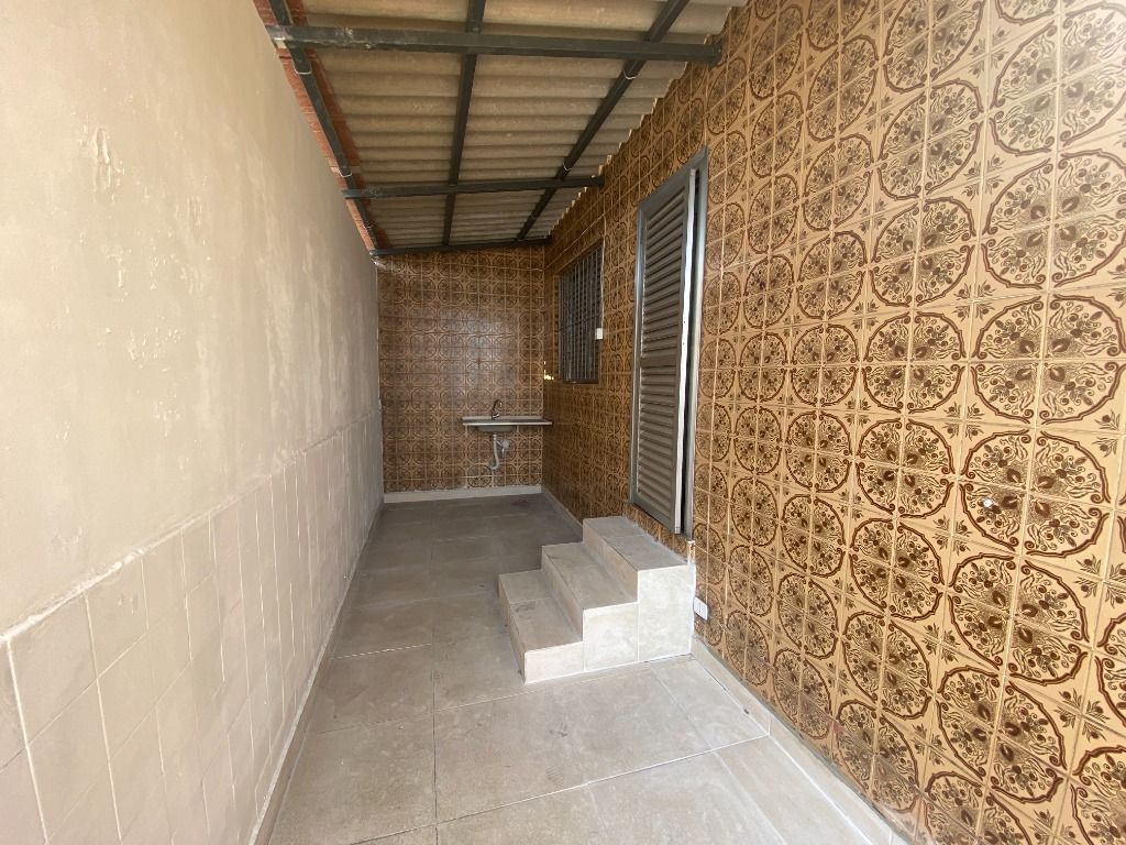 Casa para alugar com 3 quartos, 90m² - Foto 31