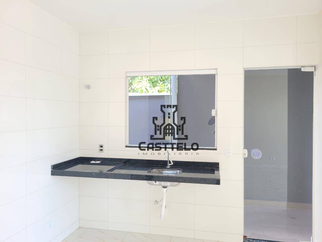 Casa à venda com 2 quartos, 67m² - Foto 4