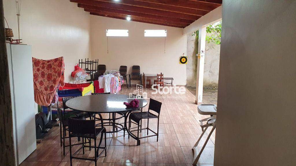 Casa à venda com 3 quartos, 200m² - Foto 12