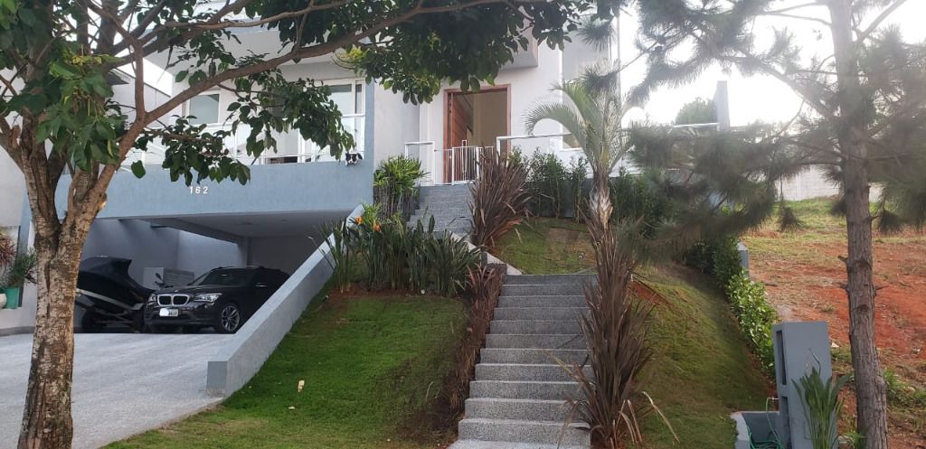 Casa de Condomínio à venda com 4 quartos, 330m² - Foto 1