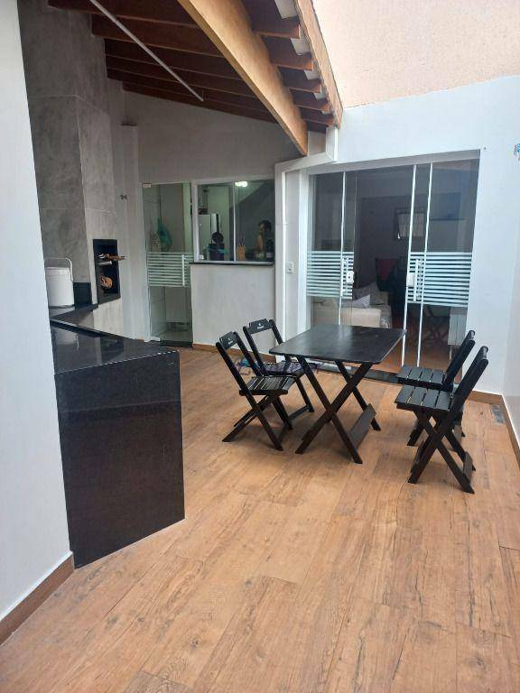 Sobrado à venda com 3 quartos, 100m² - Foto 2