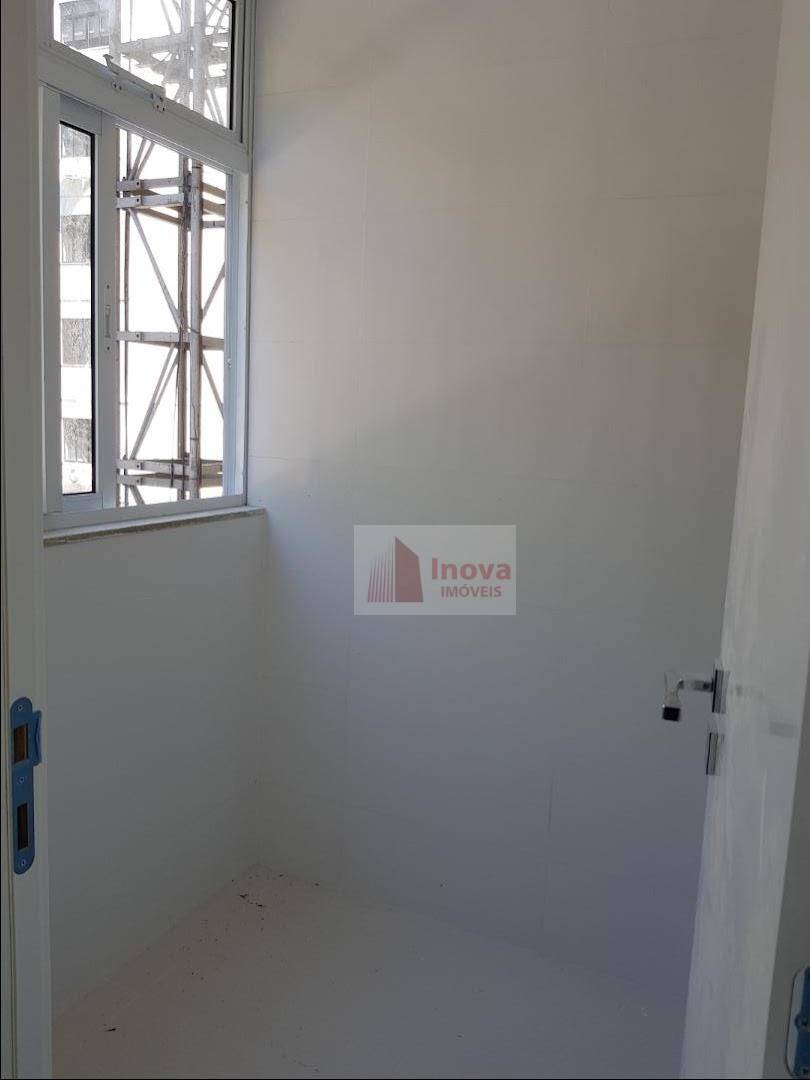 Apartamento à venda com 4 quartos, 220m² - Foto 30