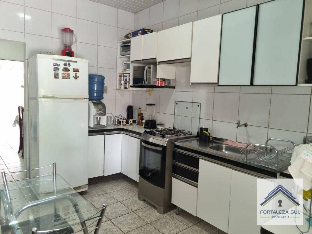 Casa à venda com 2 quartos, 140m² - Foto 14