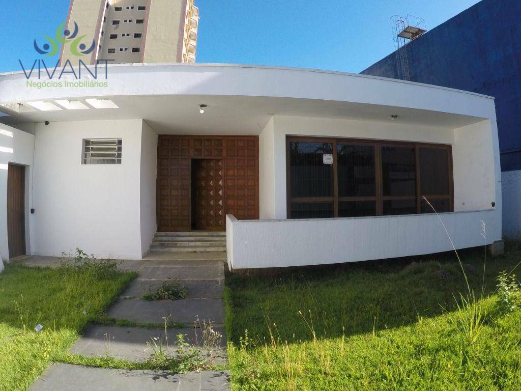 Casa à venda e aluguel com 3 quartos, 352m² - Foto 1