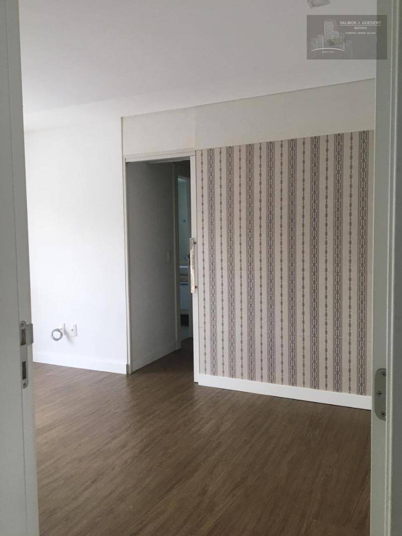 Apartamento à venda com 3 quartos, 215m² - Foto 1