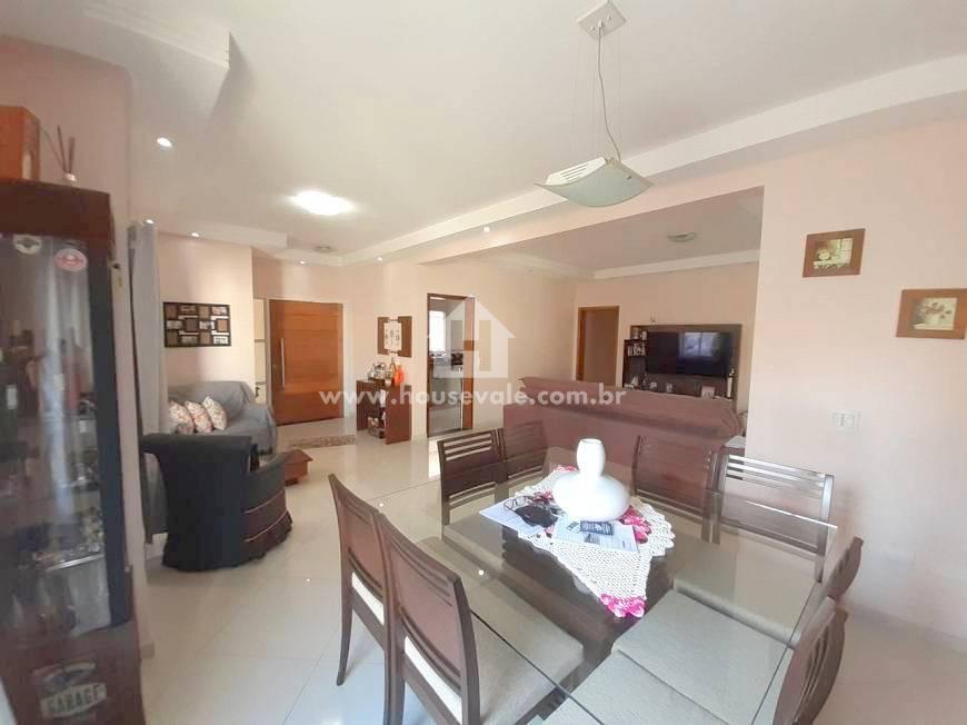 Sobrado à venda com 3 quartos, 260m² - Foto 1