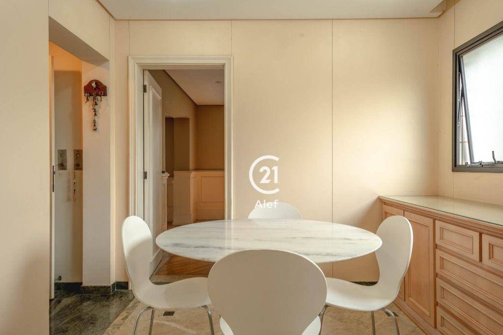 Apartamento para alugar com 3 quartos, 245m² - Foto 39