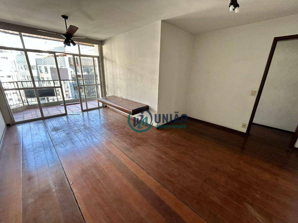 Apartamento à venda com 3 quartos, 130m² - Foto 1