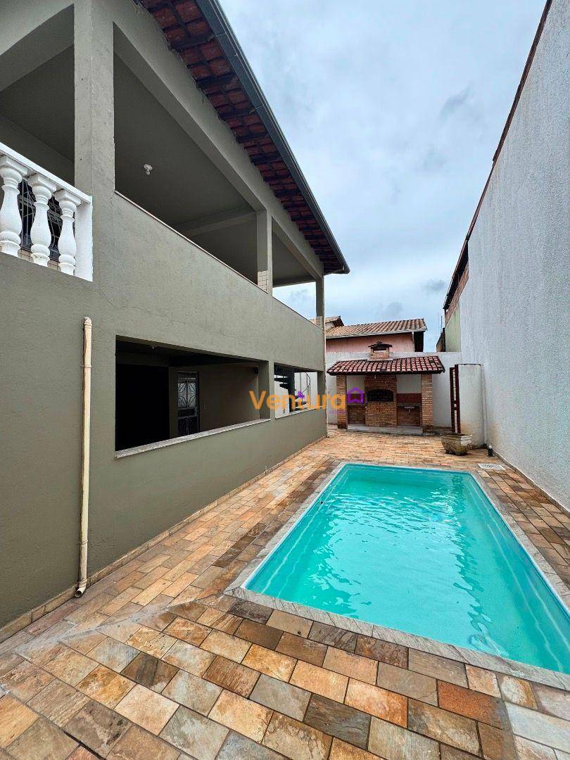 Casa à venda e aluguel com 3 quartos, 215m² - Foto 2