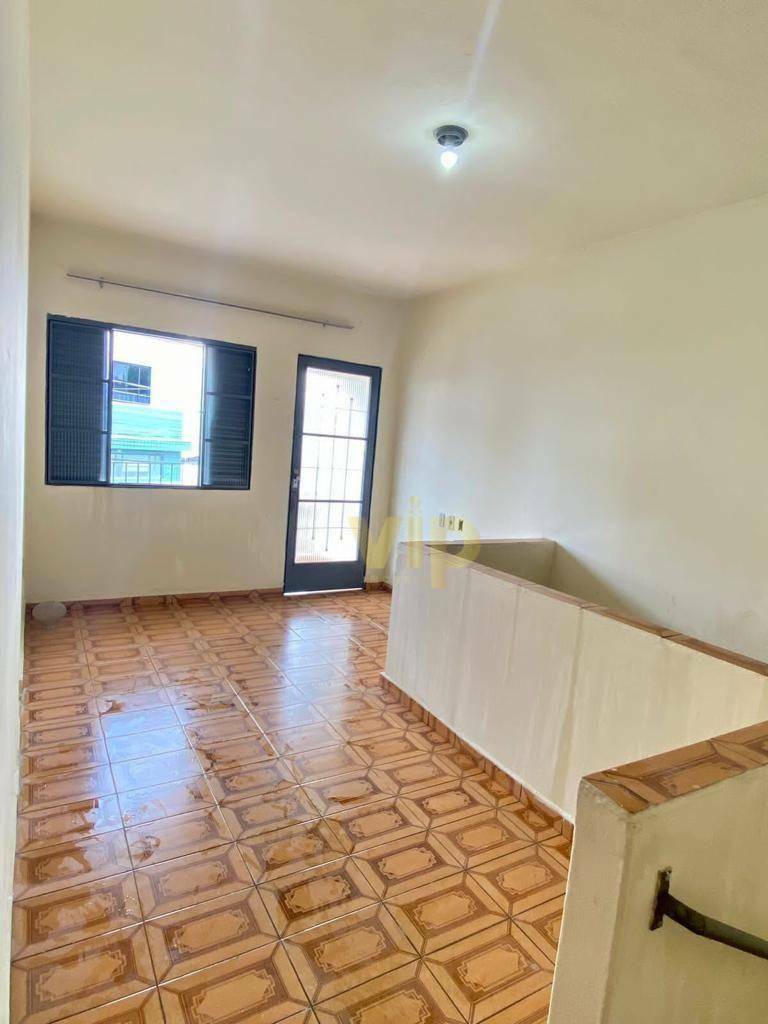 Sobrado à venda com 3 quartos, 220m² - Foto 2