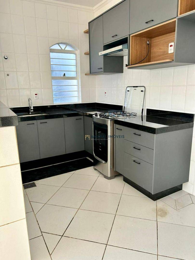 Casa à venda e aluguel com 4 quartos, 416m² - Foto 2