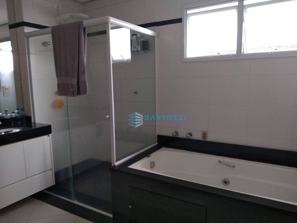 Apartamento para alugar com 4 quartos, 260m² - Foto 11