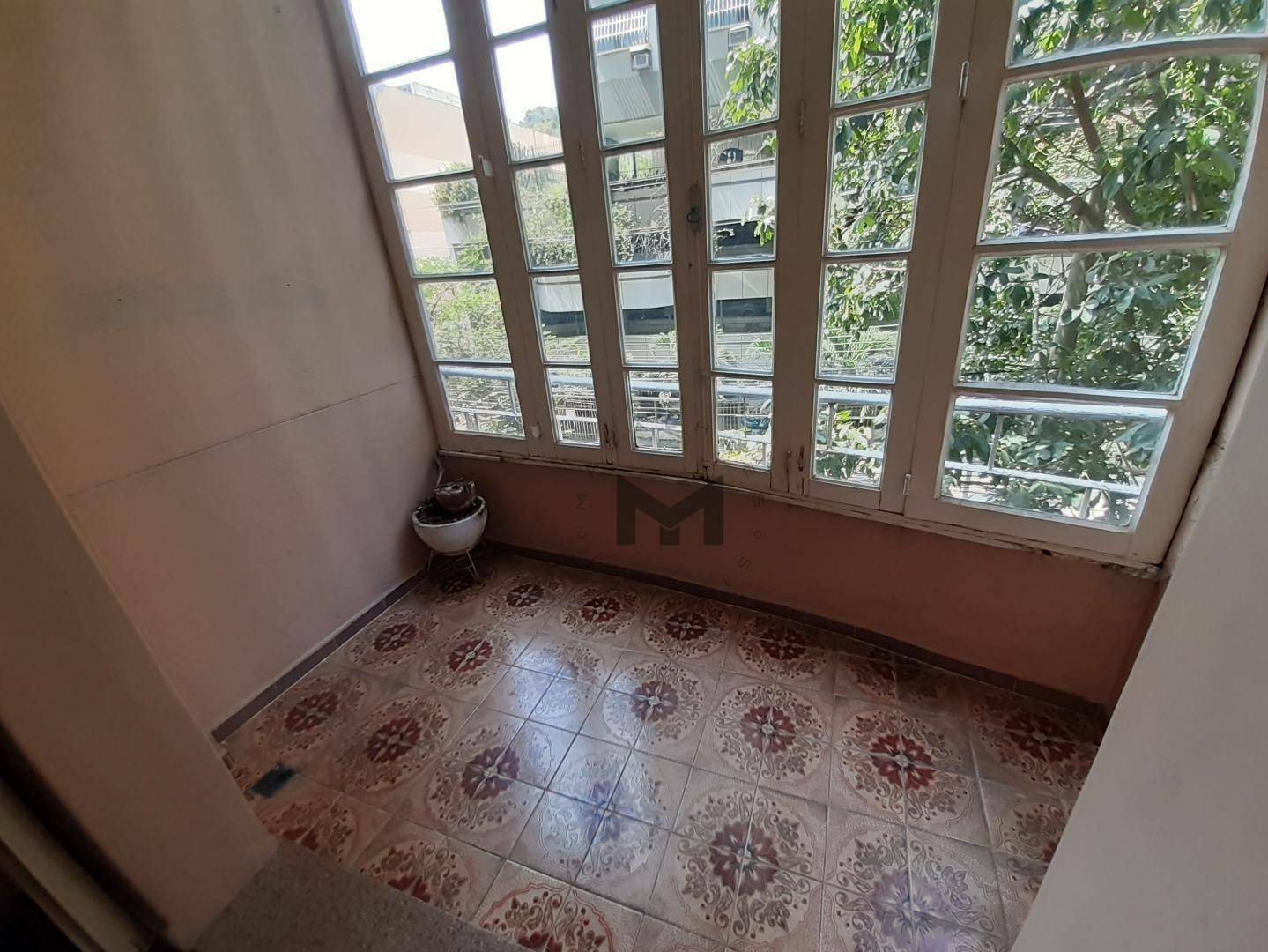 Apartamento à venda com 3 quartos, 140m² - Foto 11