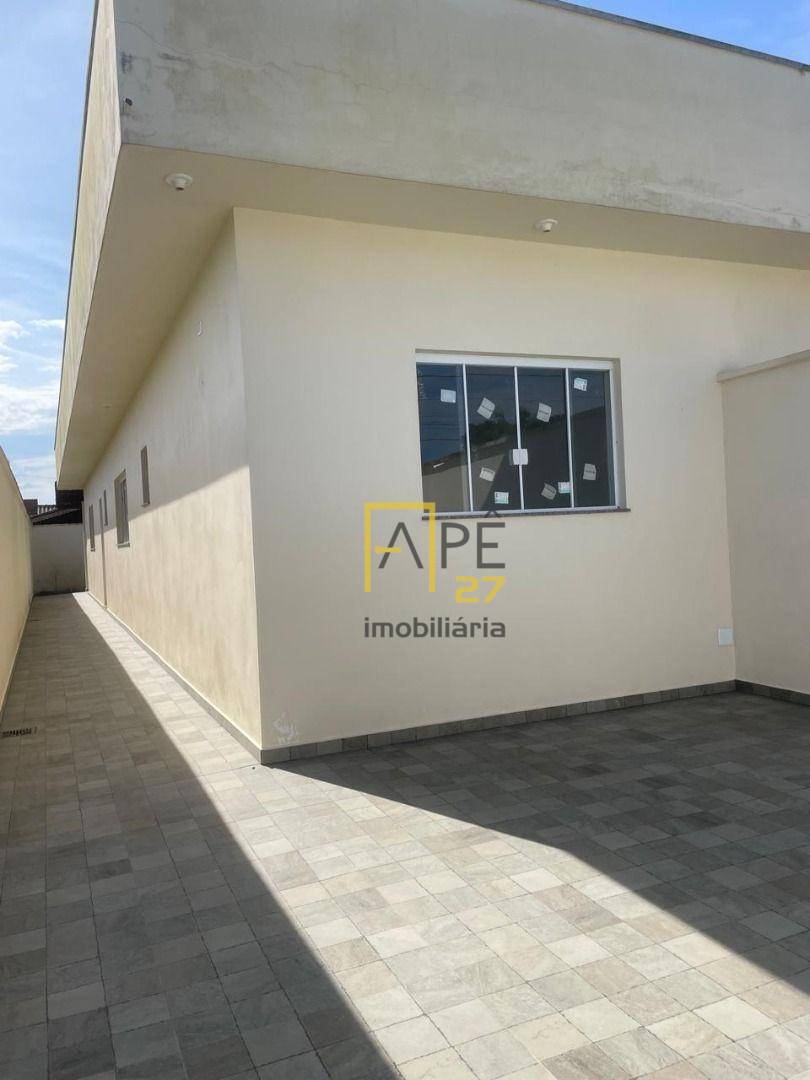 Casa à venda com 2 quartos, 80m² - Foto 1