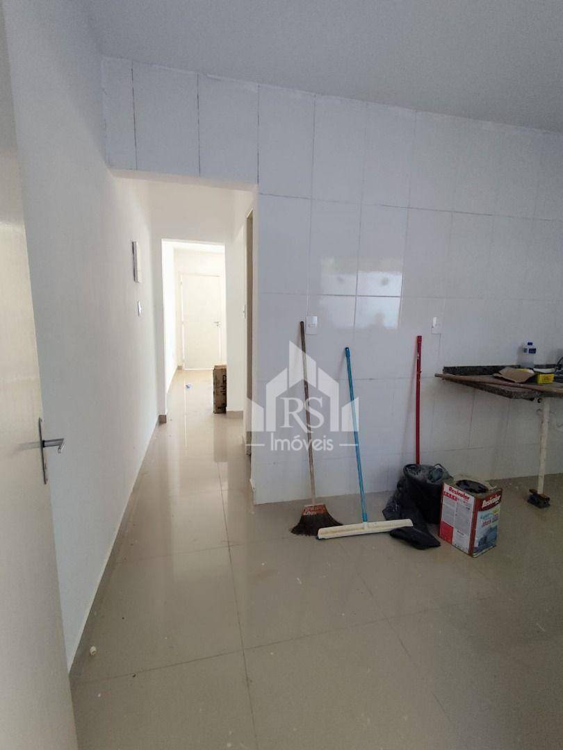 Casa à venda com 2 quartos, 70m² - Foto 6