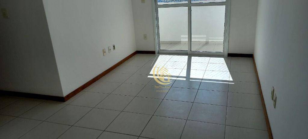 Apartamento à venda com 2 quartos, 70m² - Foto 2