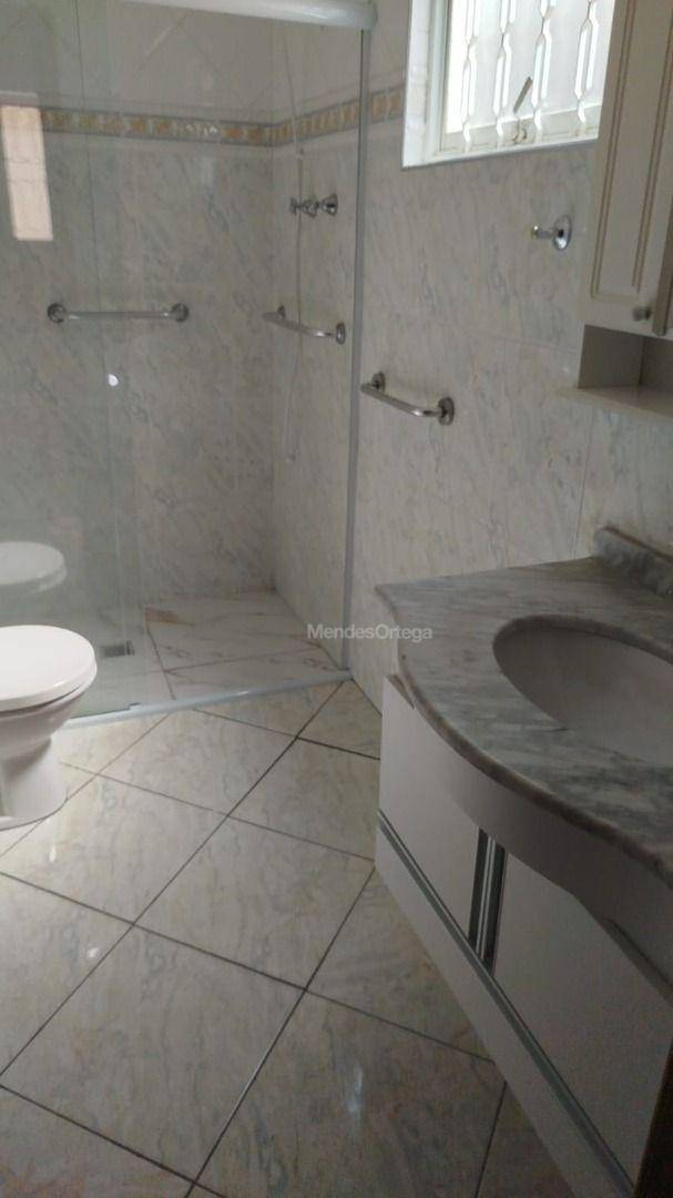 Casa para alugar com 3 quartos, 250m² - Foto 28