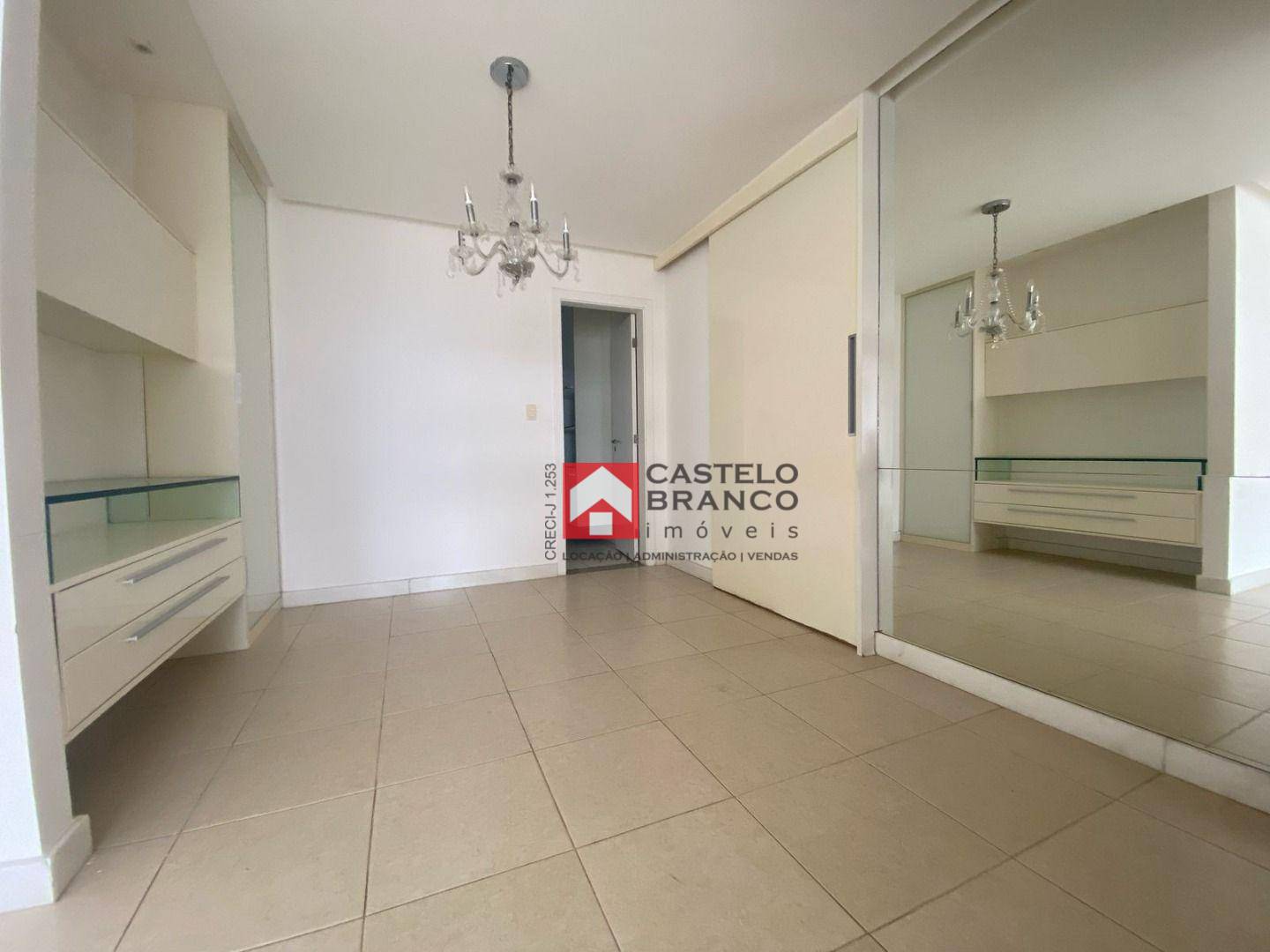 Apartamento à venda com 3 quartos, 130m² - Foto 4