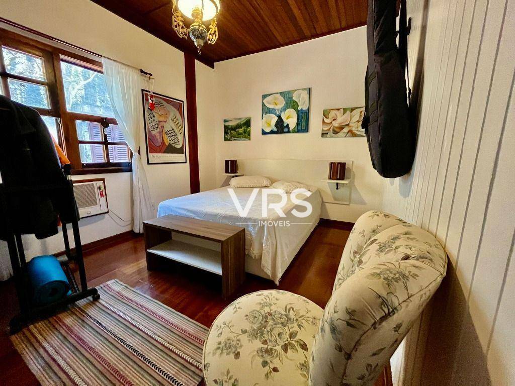 Casa de Condomínio à venda com 4 quartos, 330m² - Foto 28