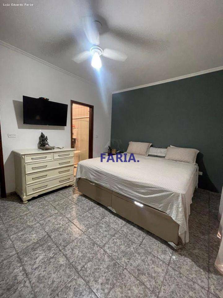 Casa à venda com 3 quartos, 219m² - Foto 12