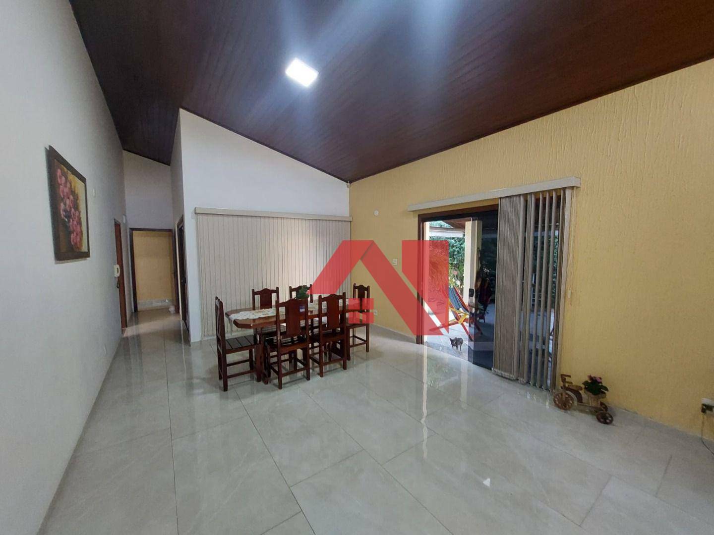 Casa à venda com 3 quartos, 178m² - Foto 2