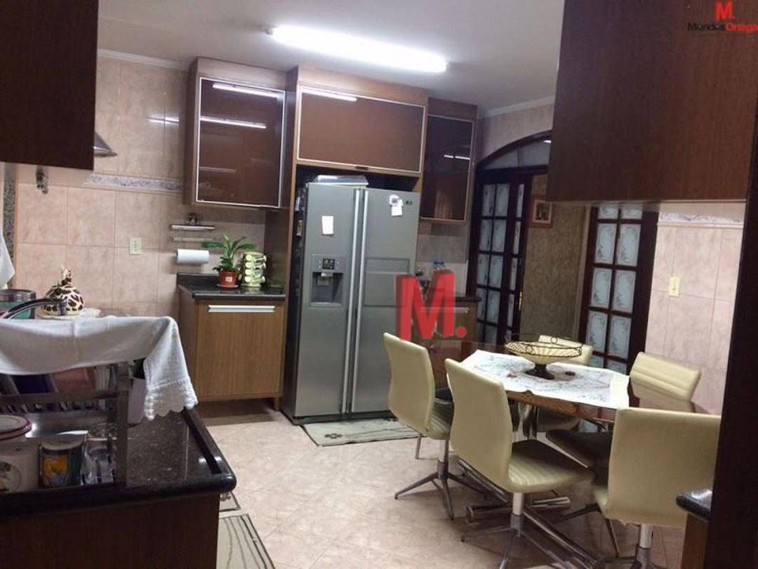 Casa à venda e aluguel com 3 quartos, 353m² - Foto 27