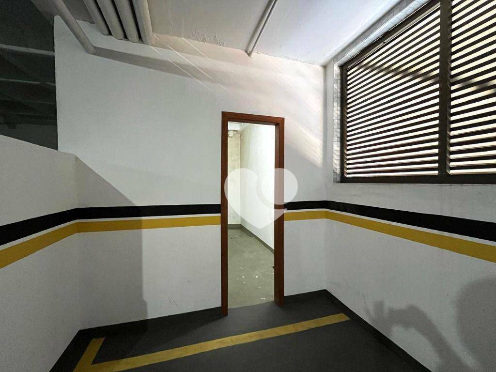 Apartamento para alugar com 3 quartos, 165m² - Foto 29
